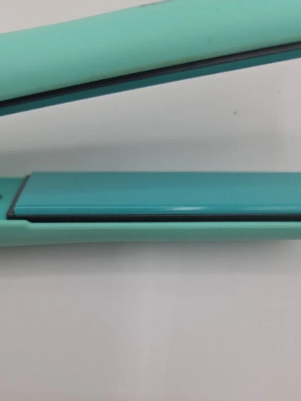 Izutech BTX450 Ceramic Flat Iron 1” Adjustable Heat 450°F Hair Straightener